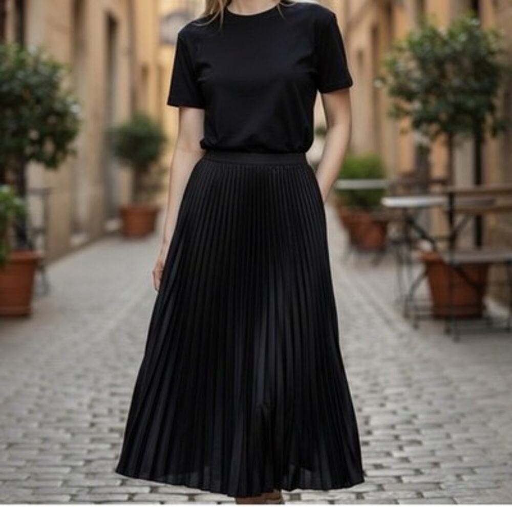 H&M Women's XS Black Pleated Midi Skirt A Line Classic Chic